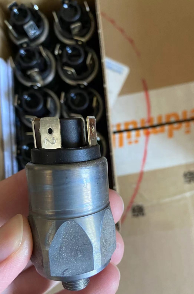 苏克suco0180458011040/3压力开关继电器pilz